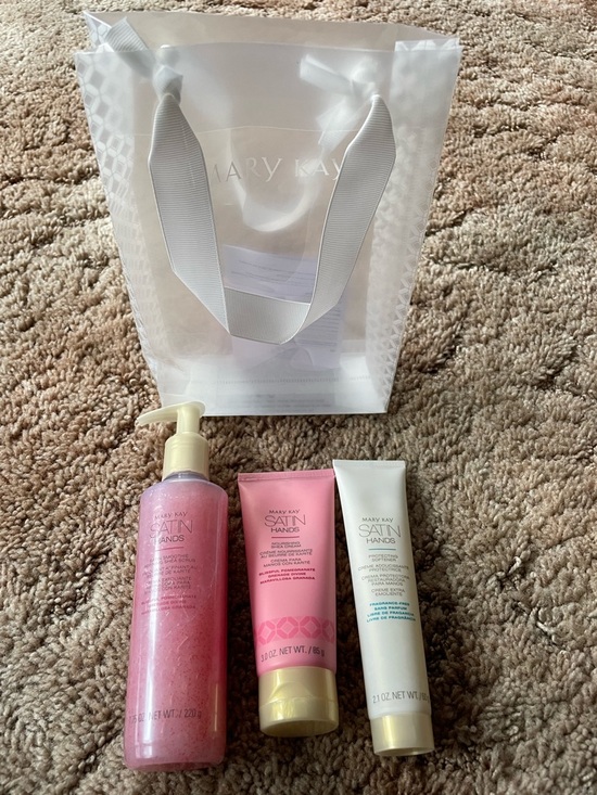 Mary Kay Other - Mary Kay Satin Hands Set in Pink and Cream